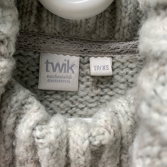 Grey turtleneck tunic sweater. - Picture 3 of 3